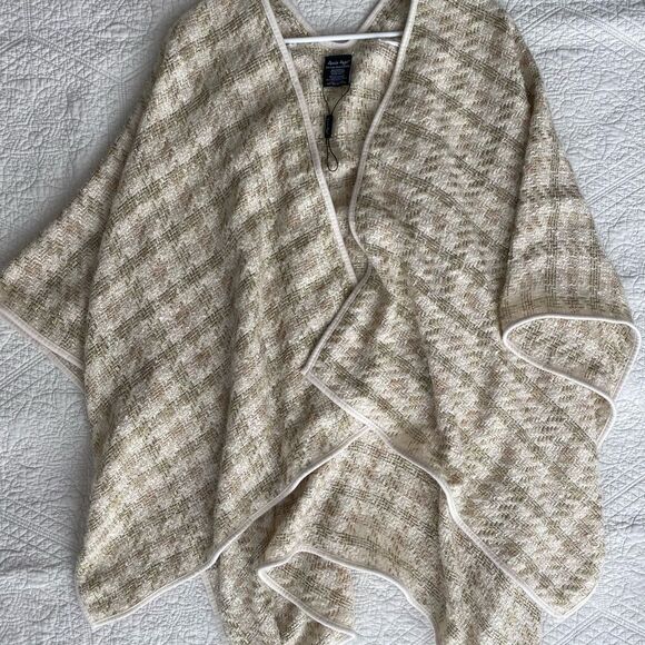 Charlie Paige cream and metallic gold open front shawl/wrap/shrug - Picture 2 of 6